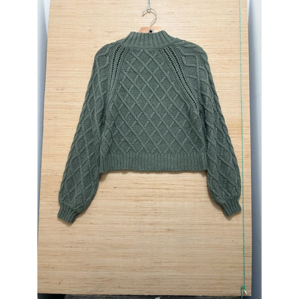 American Eagle Sage Green Diamond Cable Knit Mock‎ Neck Cropped Sweater Medium